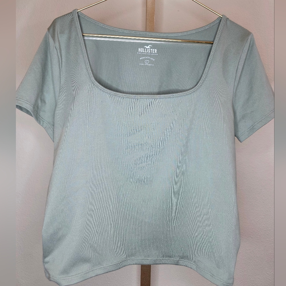 Hollister Women's Light Gray Short Sleeve Tee